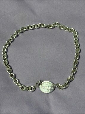 TIFFANY & CO's iconic sterling silver 'Return to Tiffany' necklace